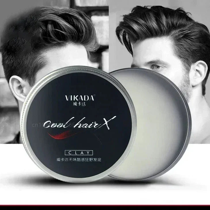 Produit capillaire à base d’argile coiffante Vikada ’Cool hair X’ dans une boîte ronde en métal.