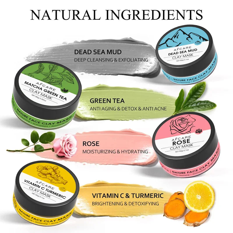 Publicité de produit montrant des ingrédients naturels de soins de la peau et des contenants de masques d’argile avec différentes formulations, notamment de la boue de la mer Morte, du thé vert, de la rose et de la vitamine C avec du curcuma.