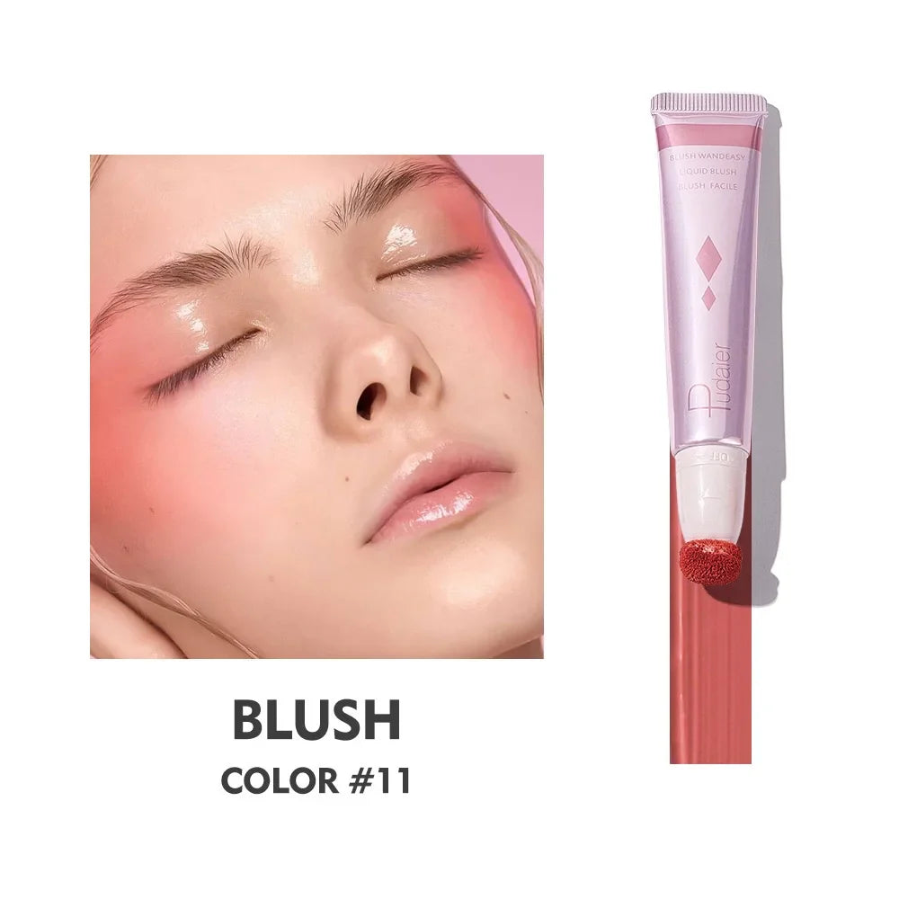 Rouge à lèvres/blush rose liquide dans un tube applicateur avec la teinte 