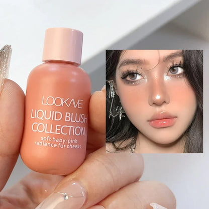 Flacon de blush liquide couleur pêche de la collection ’Look Me’.