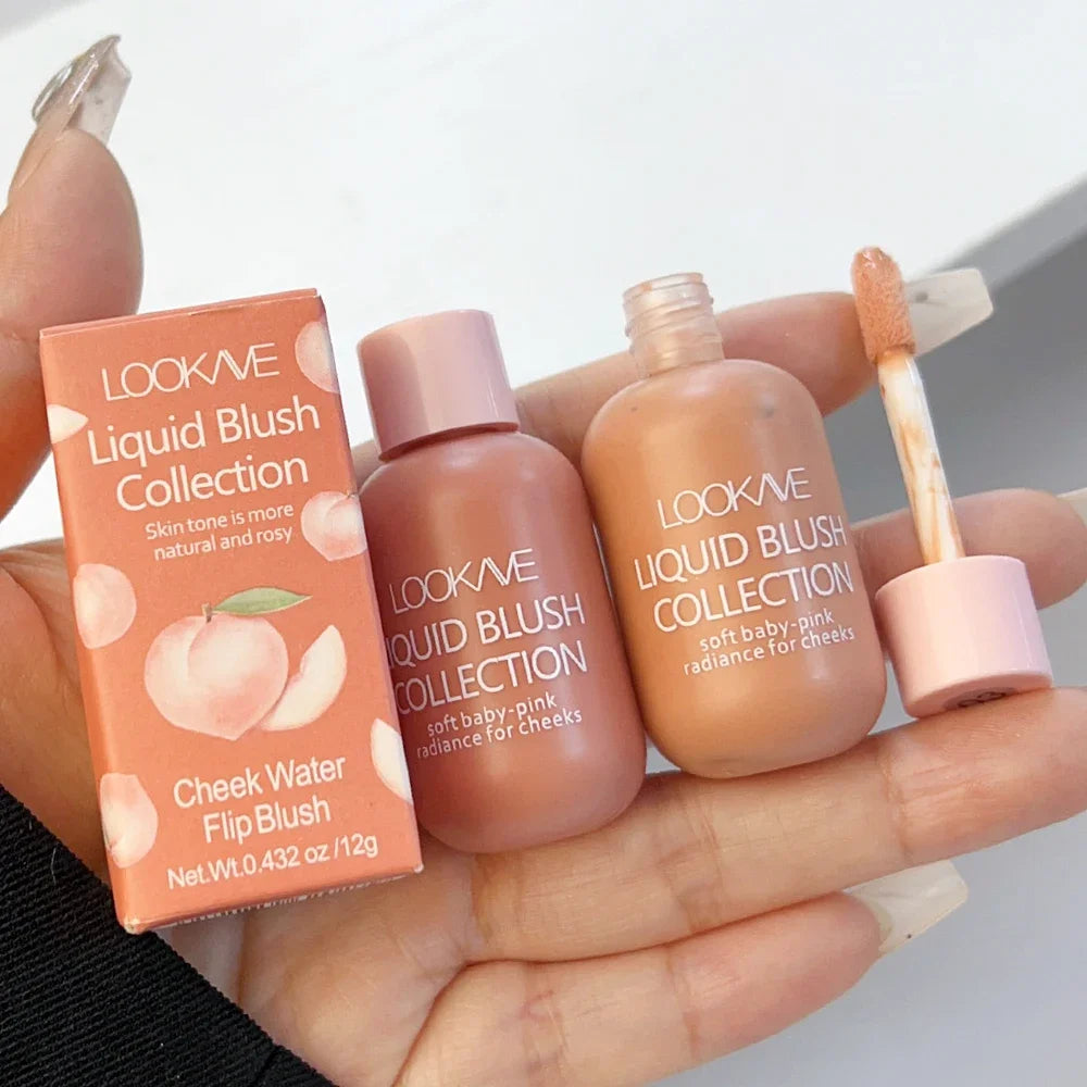 Collection de fards à joues liquides LOOKME avec un emballage couleur pêche et des flacons compte-gouttes.