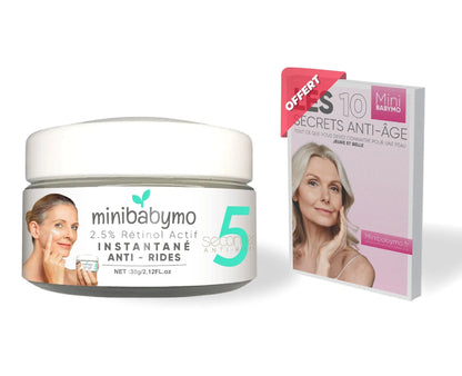 Pot blanc de crème anti-âge étiqueté ’minibabymo’ avec, à côté, une boîte rose de patchs ’S10 Secrets Anti-Age’.