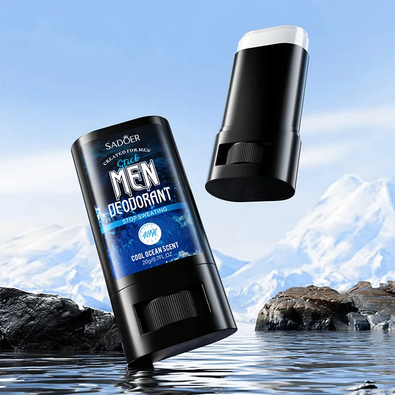 Déodorant stick bleu et noir pour homme avec le parfum ’Cool Ocean Wave’.