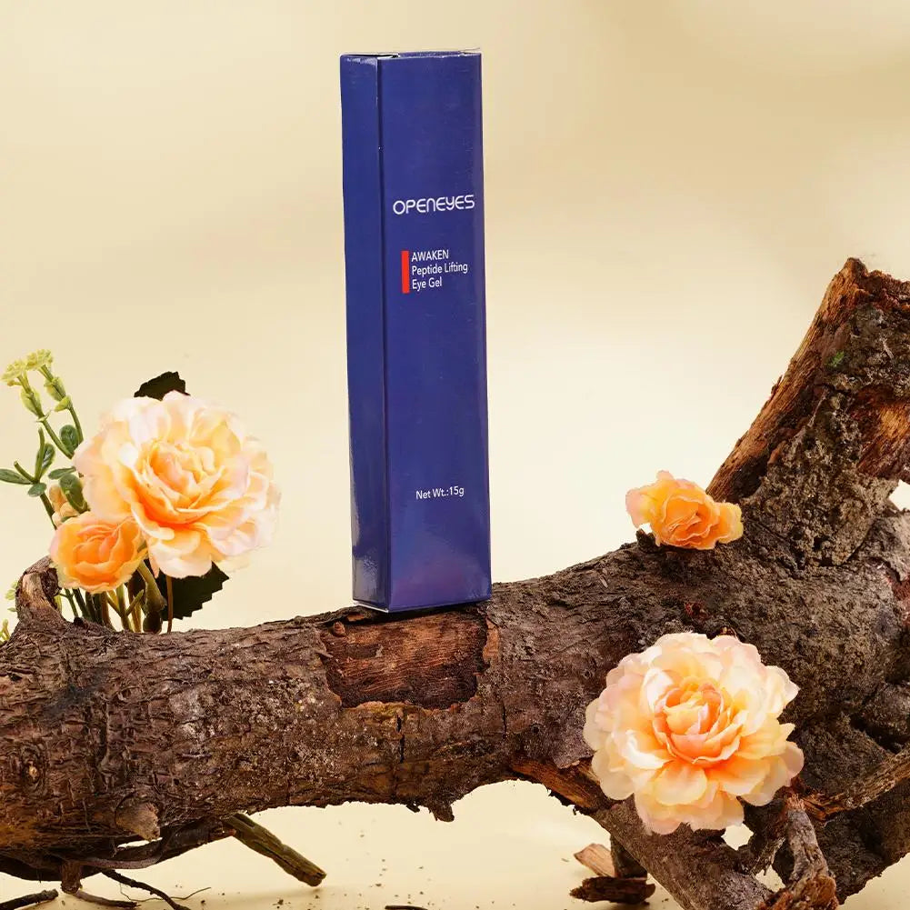 Boîte rectangulaire bleue pour produits cosmétiques posée sur une branche d’arbre avec des roses de couleur pêche.