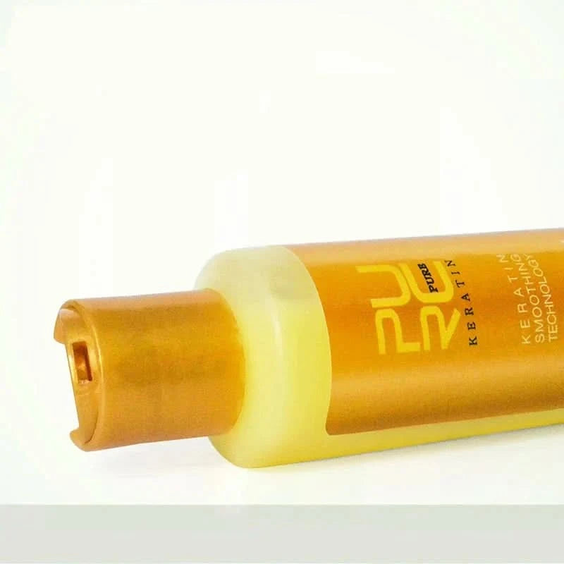 Bouteille ou récipient en plastique jaune avec un bouchon de couleur crème.