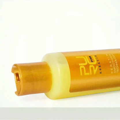 Bouteille ou récipient en plastique jaune avec un bouchon de couleur crème.