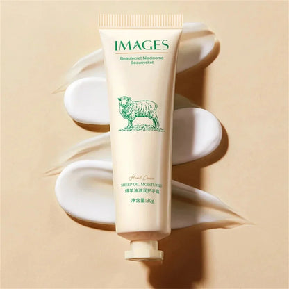 Tube cosmétique de couleur crème avec un logo de tigre vert portant la mention ’IMAGES’.