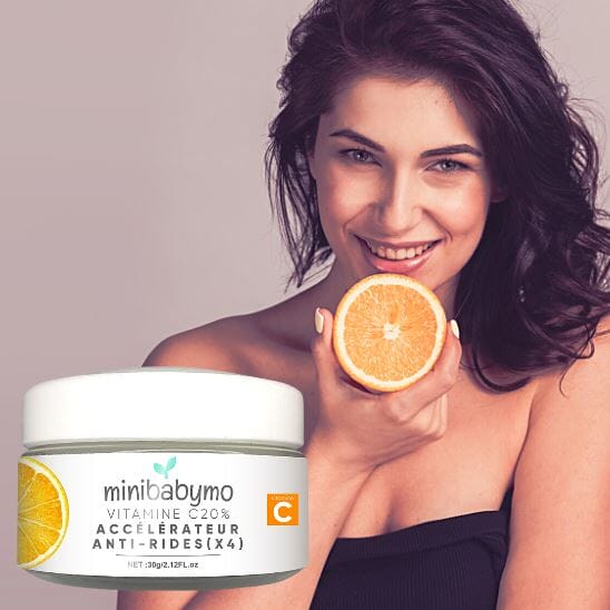 Pot de produit de soin Minibabymo avec tranche d’orange et étiquetage de la vitamine C.