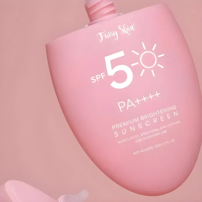 Flacon rose de crème solaire SPF 50 avec protection PA+++.