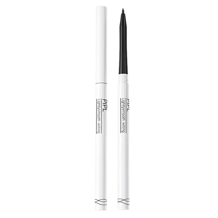 Crayon eyeliner rétractable blanc avec une pointe noire.