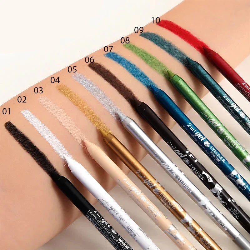 Swatches de crayons eyeliner colorés numérotés de 01 à 10 dessinés sur la peau.