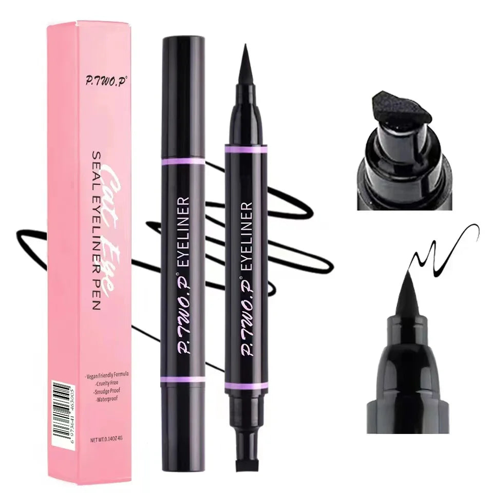 Stylo eyeliner liquide noir dans un emballage rose.