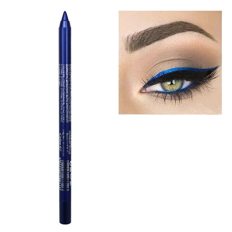 Crayon eyeliner bleu au fini métallique.