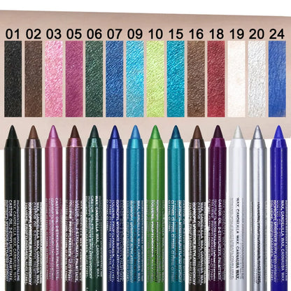 Set de crayons eyeliner colorés avec les échantillons de couleurs correspondants au-dessus d’eux.