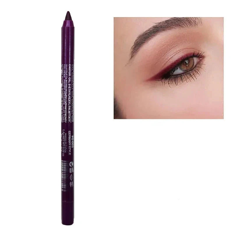 Crayon eyeliner métallique violet.