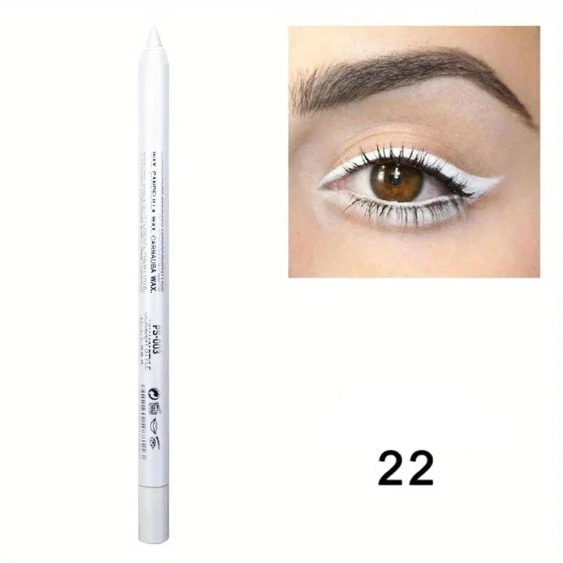 Crayon eyeliner blanc présenté à côté d’une démonstration de maquillage des yeux.