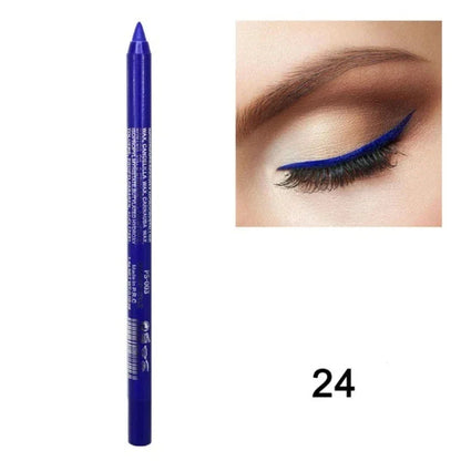 Crayon eyeliner bleu vif au fini métallique.