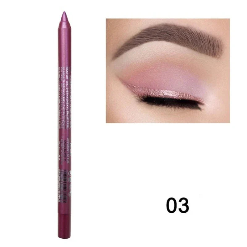 Crayon eyeliner rose-violet métallisé portant le numéro 03.