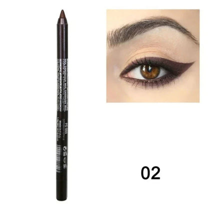 Crayon eyeliner noir avec le numéro 02.