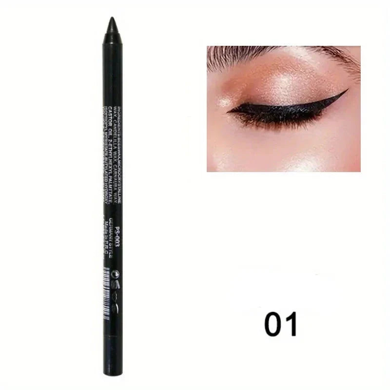 Crayon eyeliner noir avec le chiffre ’01’’ en dessous.