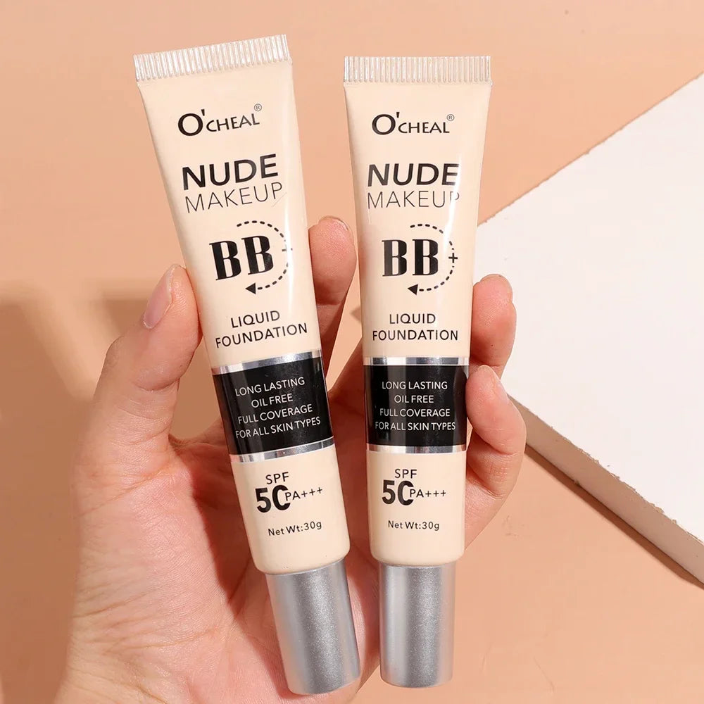 Deux tubes de fond de teint liquide O’cheal Nude Makeup BB avec SPF 50.