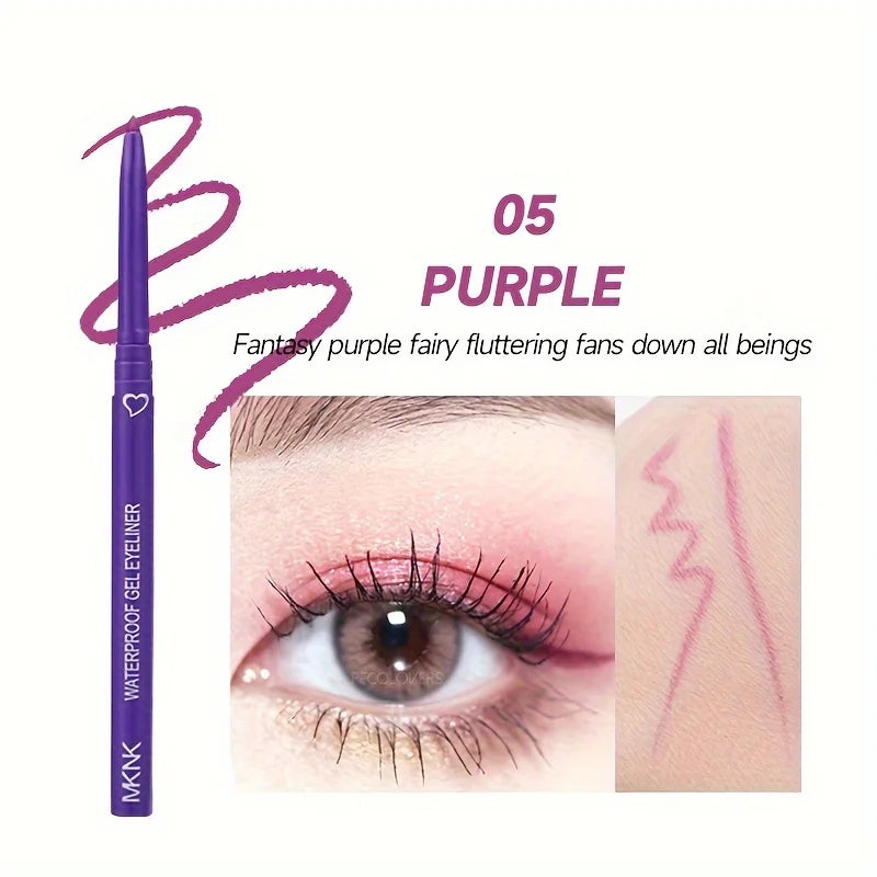 Crayon eyeliner waterproof violet avec démonstration d’un swatch.