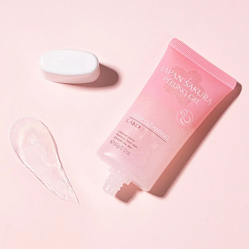 Tube de soin rose avec, à côté, un échantillon de la texture du produit.