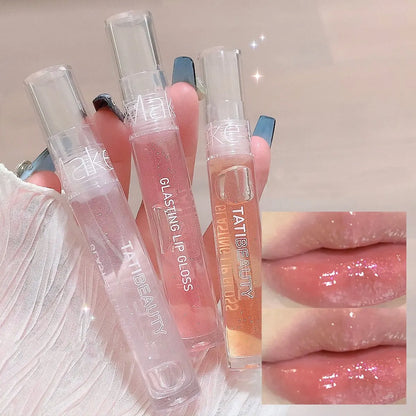 Tubes de gloss transparents avec une formule teintée de rose.