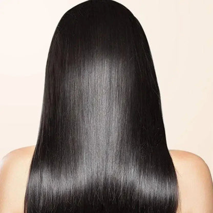 Cheveux longs, raides, noirs et brillants vus de derrière.