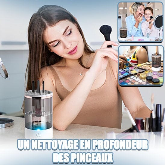 Femme tenant un pinceau de maquillage et souriant, assise devant un meuble de toilette.