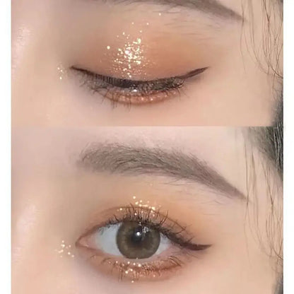 Maquillage des yeux avec une ombre à paupières pêche pailletée et un eyeliner ailé.