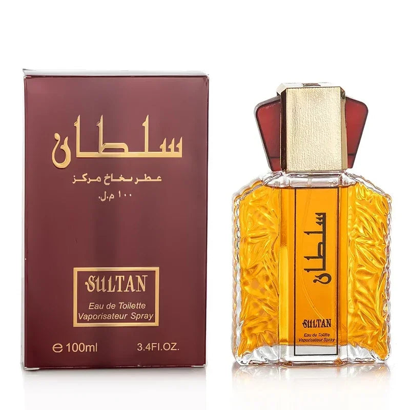 Flacon de parfum Sultan et sa boîte d’emballage bordeaux avec texte en arabe et en anglais.