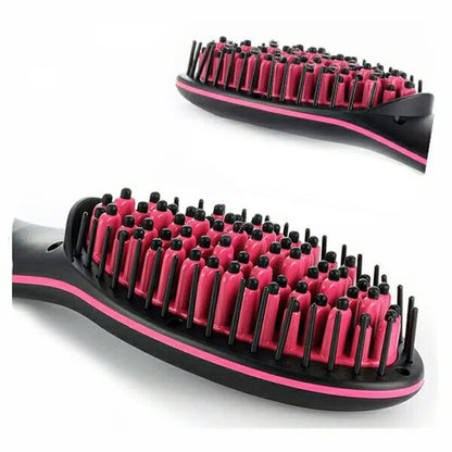 Brosse à lisser rose et noire avec poils céramiques chauffants.