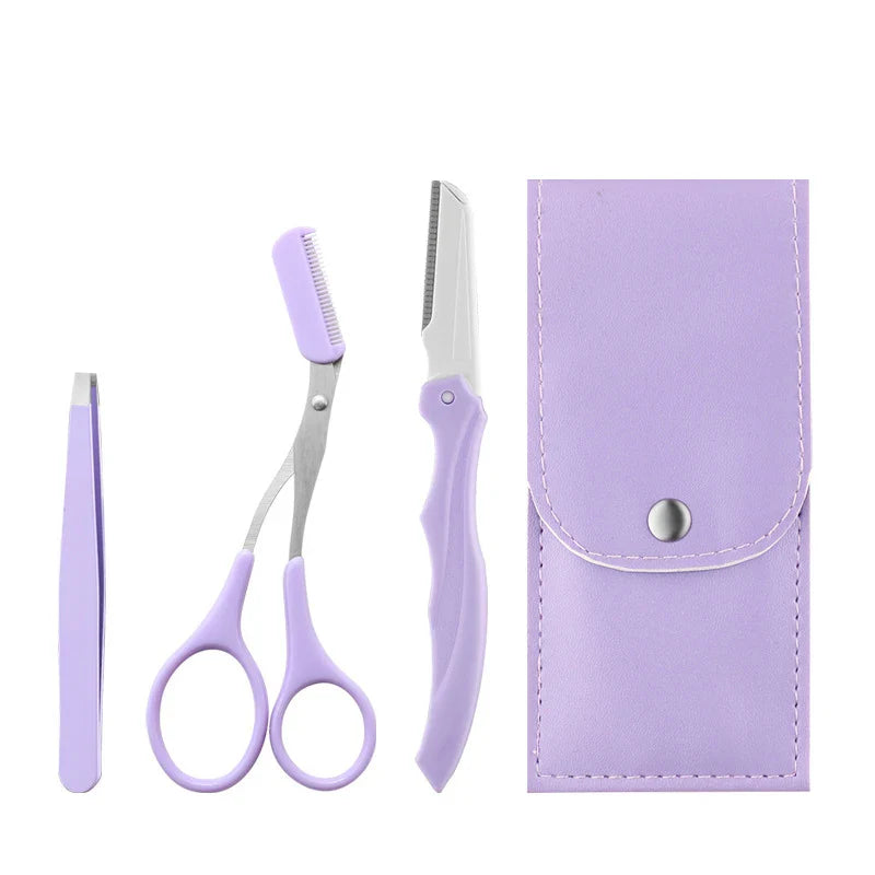 Set de manucure violet avec ciseaux, pince à épiler et outils pour les ongles dans un étui assorti.