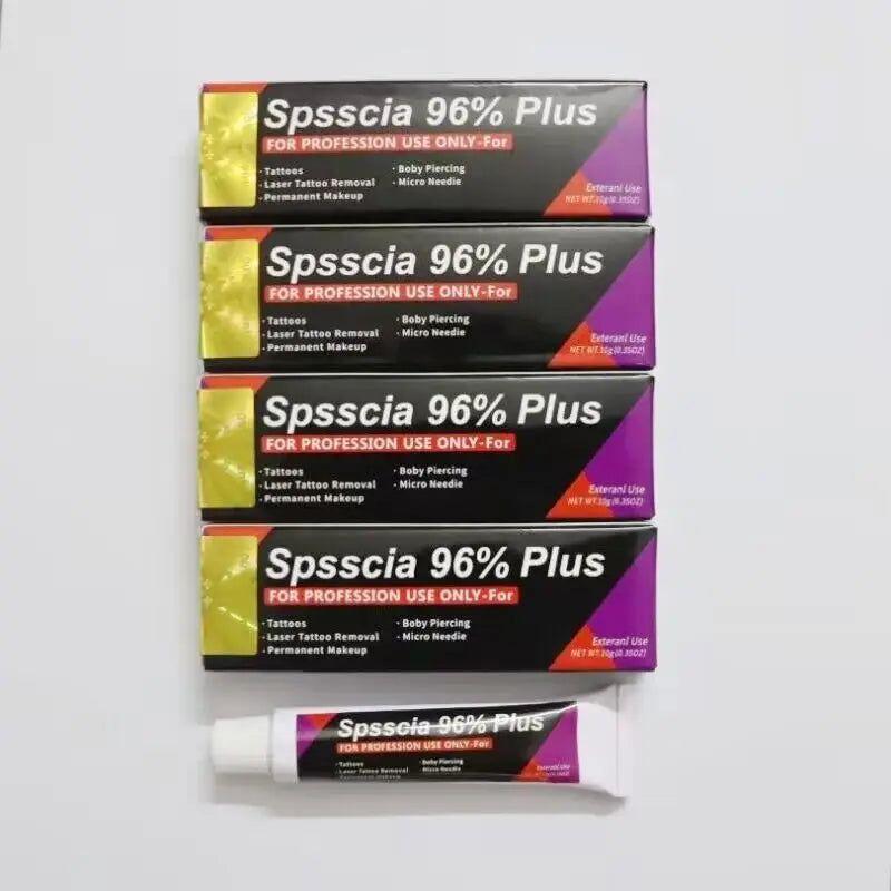 Quatre tubes en boîte et un tube ouvert de produit à usage professionnel Spsscia 96% Plus.