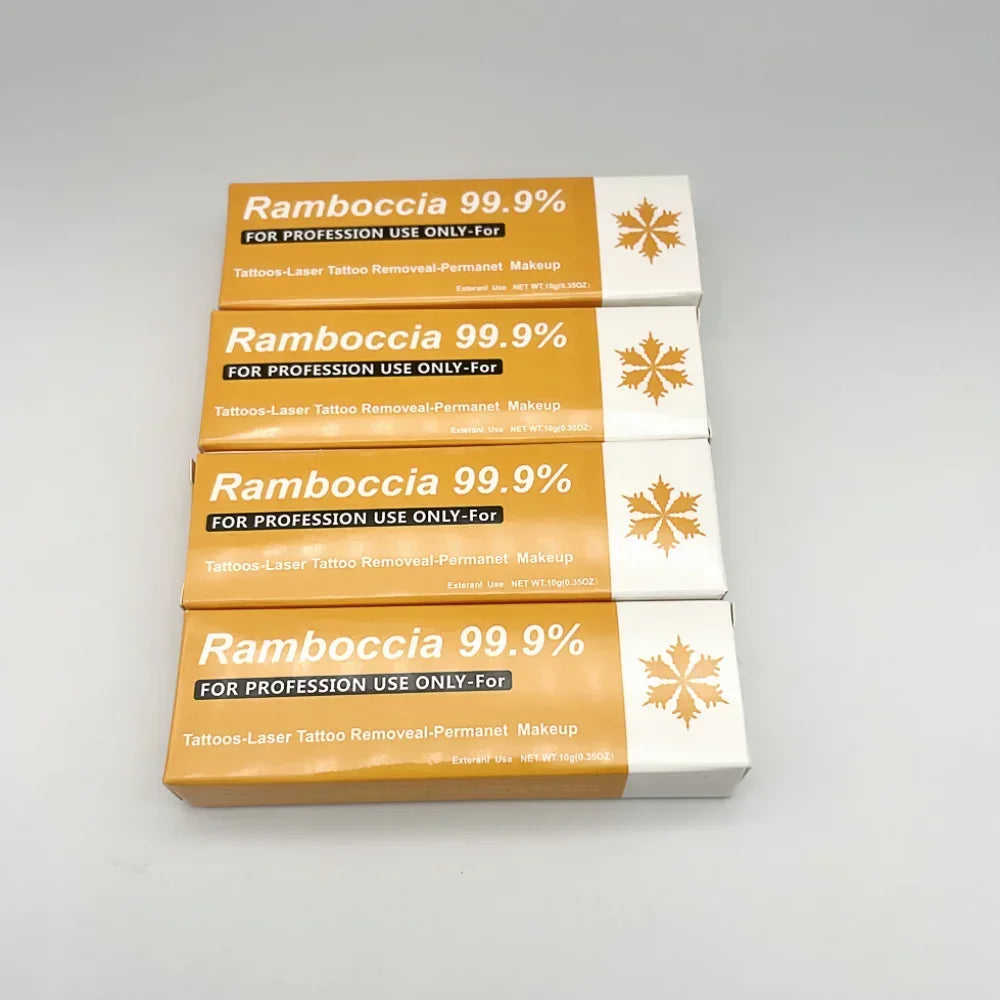 Quatre boîtes empilées de Ramboccia 99,9 %, étiquetées ’For Professional Use Only’ (pour usage professionnel uniquement), avec un emballage orange/doré.