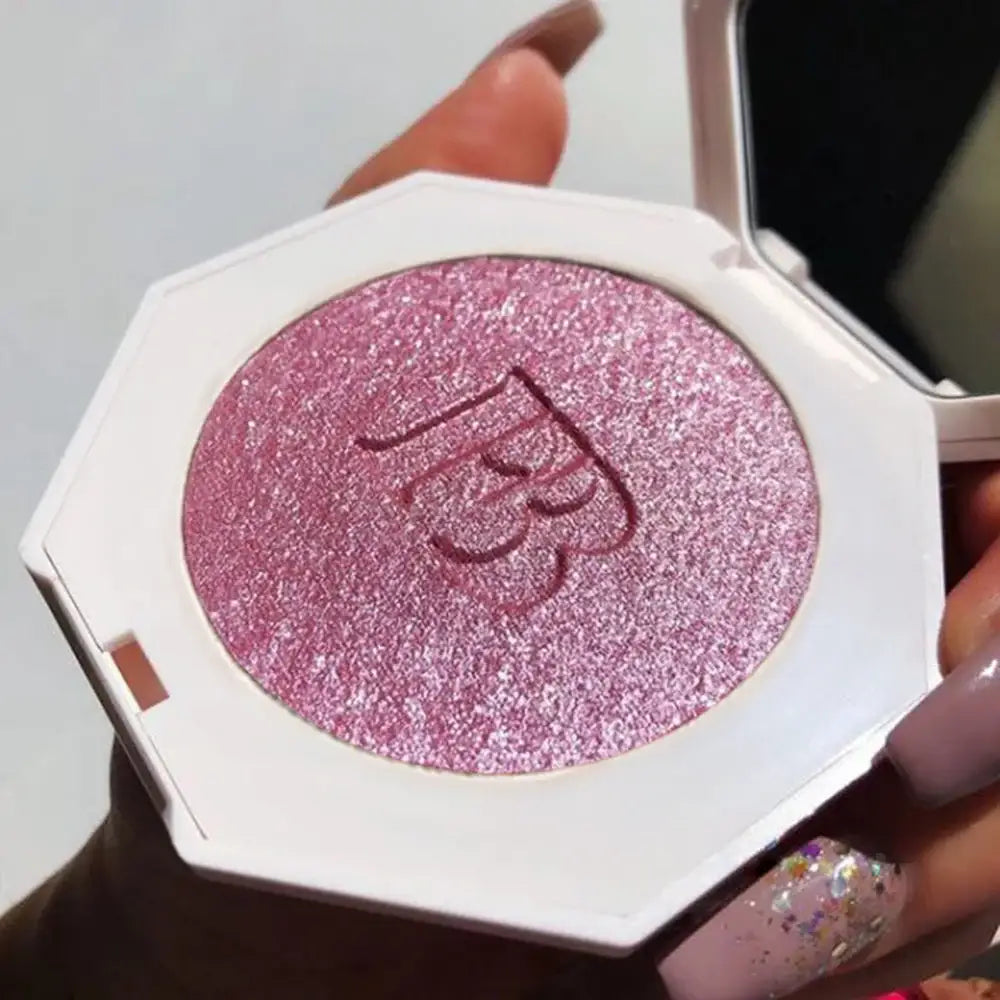 Compact de maquillage rose chatoyant avec un logo FB en relief.