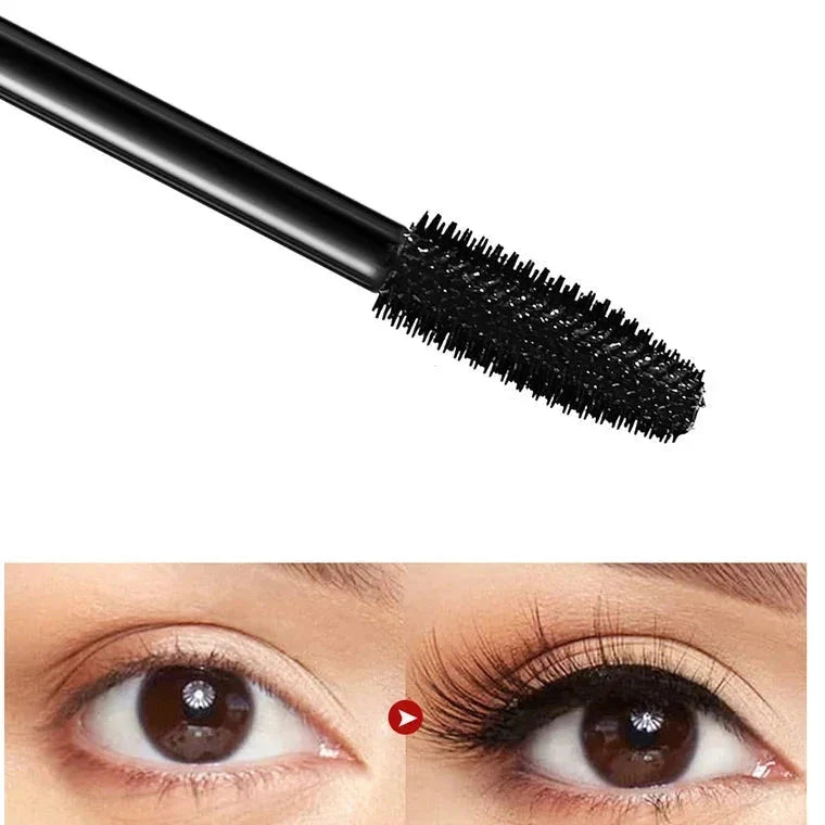 Baguette de mascara noire avec tête de brosse en poils.