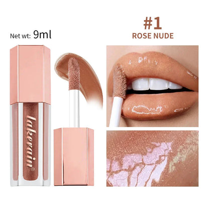 Rouge à lèvres liquide rose nude au fini brillant dans un emballage de 9 ml.