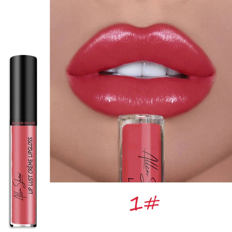 Rouge à lèvres liquide brillant rose corail avec un capuchon noir et un échantillon montrant la couleur vibrante sur les lèvres.