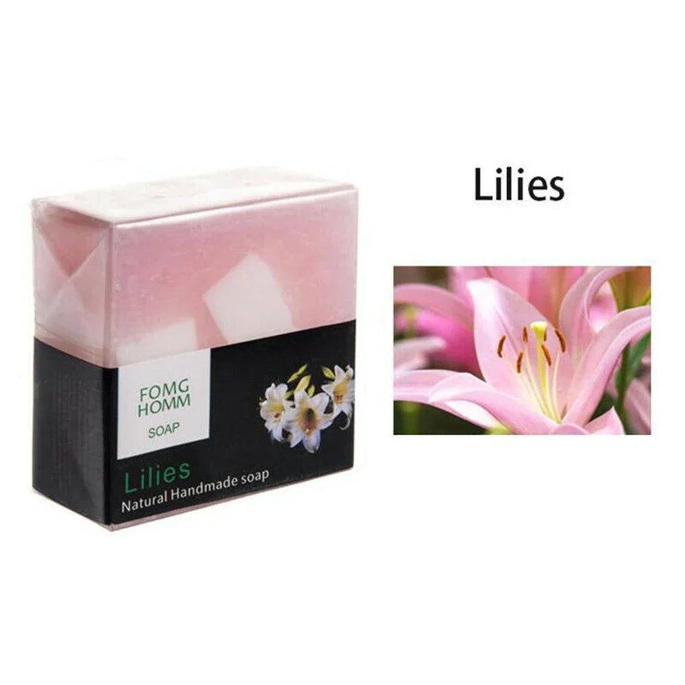 Boîte à savon rose et noire avec le parfum ’Lilies’ et des images florales.