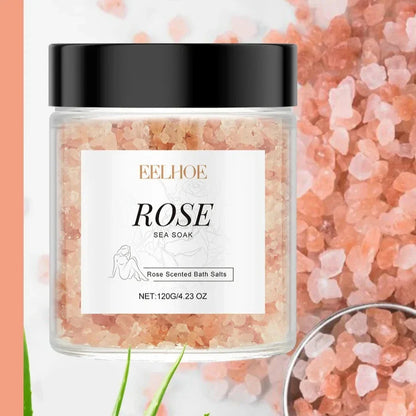 Pot en verre contenant des sels de bain roses de l’Himalaya étiquetés ’BELHOE ROSE’.