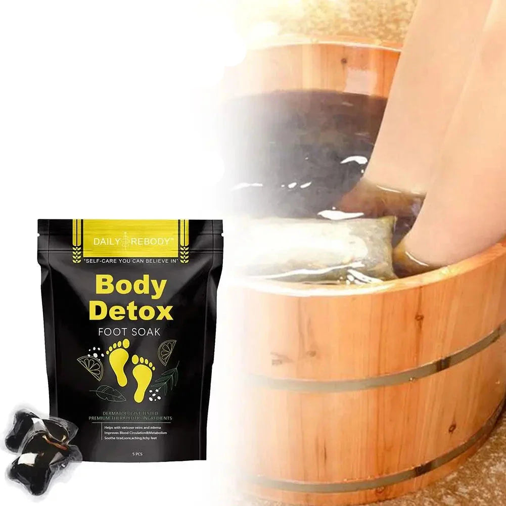 Emballage noir du produit Body Detox foot soak avec texte jaune et icônes de pieds.