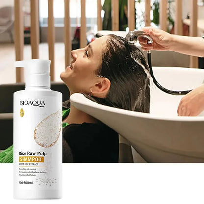 Flacon de shampoing Bioaqua Rice Raw Pulp avec emballage blanc.