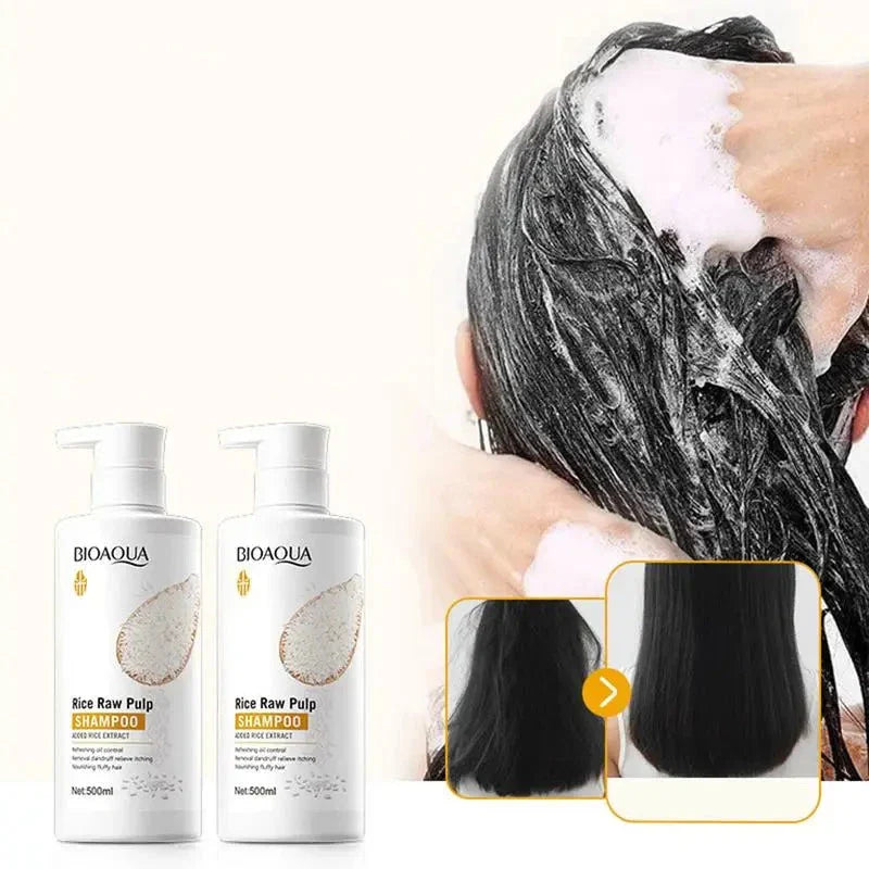 Bouteilles de shampoing pour soins capillaires avec une démonstration de lavage des cheveux.