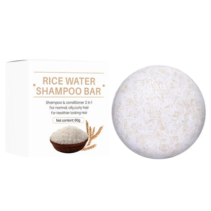 Barre de shampoing circulaire blanche à l’eau de riz avec décoration de grains de blé sur son emballage.