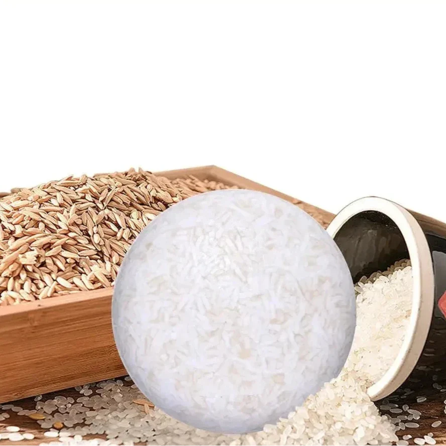 Boule de riz blanche et sphérique à base de riz gluant.