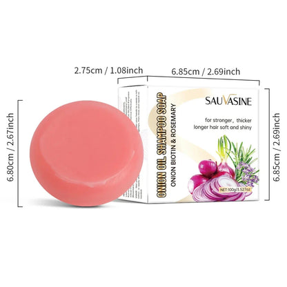 Barre de shampoing circulaire rose avec l’emballage du produit présenté à côté.