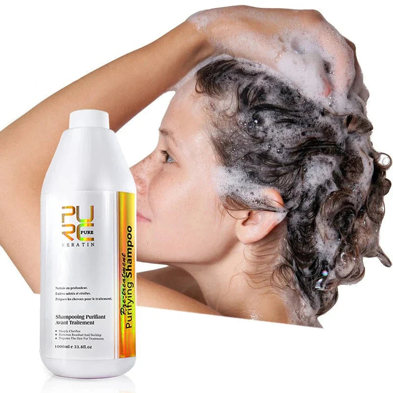 Flacon de shampoing en plastique blanc avec texte et logo en jaune.