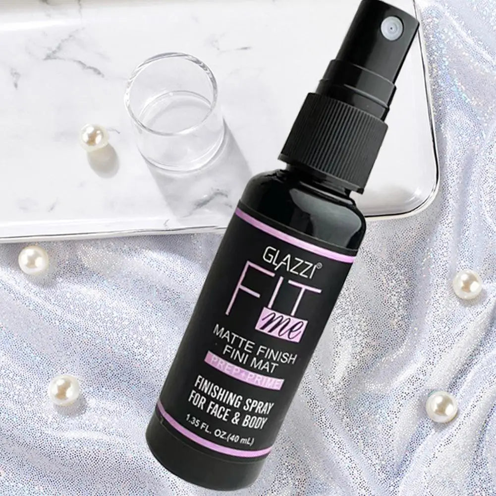 Vaporisateur noir de Glazze FIT matte finish setting spray.